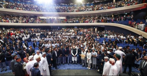 പ്രധാനമന്ത്രിയുടെ ഒമാൻ സന്ദർശനം Prime Ministers visit to Oman प्रधानमंत्री का ओमान दौरा പ്രധാനമന്ത്രി നരേന്ദ്ര മോദിക്ക് ആദരം; ‘ഓർഡർ ഓഫ് ഒമാൻ’ ബഹുമതി നൽകി