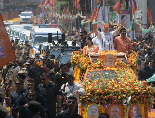 നിയമസഭാ തിരഞ്ഞെടുപ്പ് പ്രചാരണത്തിന്റെ ഭാ​ഗമായി പ്രധാനമന്ത്രി നരേന്ദ്രമോദി പാലക്കാടെത്തി  Prime Minister Narendra Modi arrives in Palakkad as part of assembly election campaign  विधानसभा चुनाव प्रचार के सिलसिले में प्रधानमंत्री नरेंद्र मोदी पलक्कड़ पहुंचे