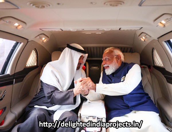 യുഎഇ പ്രസിഡന്റ് ഷെയ്ഖ് മുഹമ്മദ് ബിൻ സയിദ് അൽ നഹ്യാനെ നേരിട്ടെത്തി സ്വീകരിച്ച് പ്രധാനമന്ത്രി മോദി PM Modi personally receives UAE President Sheikh Mohammed bin Zayed Al Nahyan  प्रधानमंत्री मोदी ने व्यक्तिगत रूप से यूएई के राष्ट्रपति शेख मोहम्मद बिन जायद अल नाहयान का स्वागत किया।